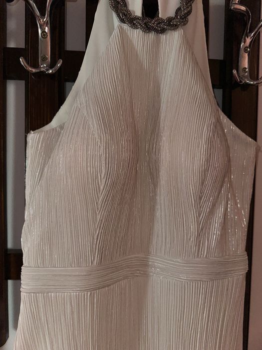 Дълга рокля с украшение