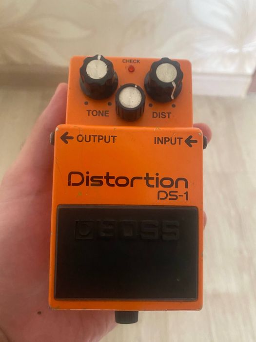 Педаль перегруза Boss Distortion DS-1