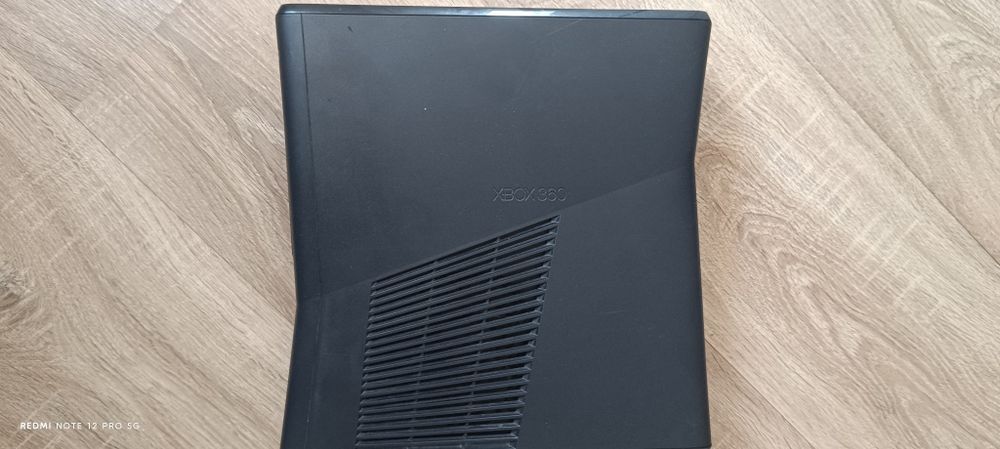 Vand xbox 360 fara cablu de încarcare si HDMI