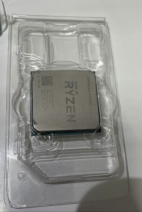 Procesor AMD Ryzen 5 2400G 3.9GHz Socket AM4