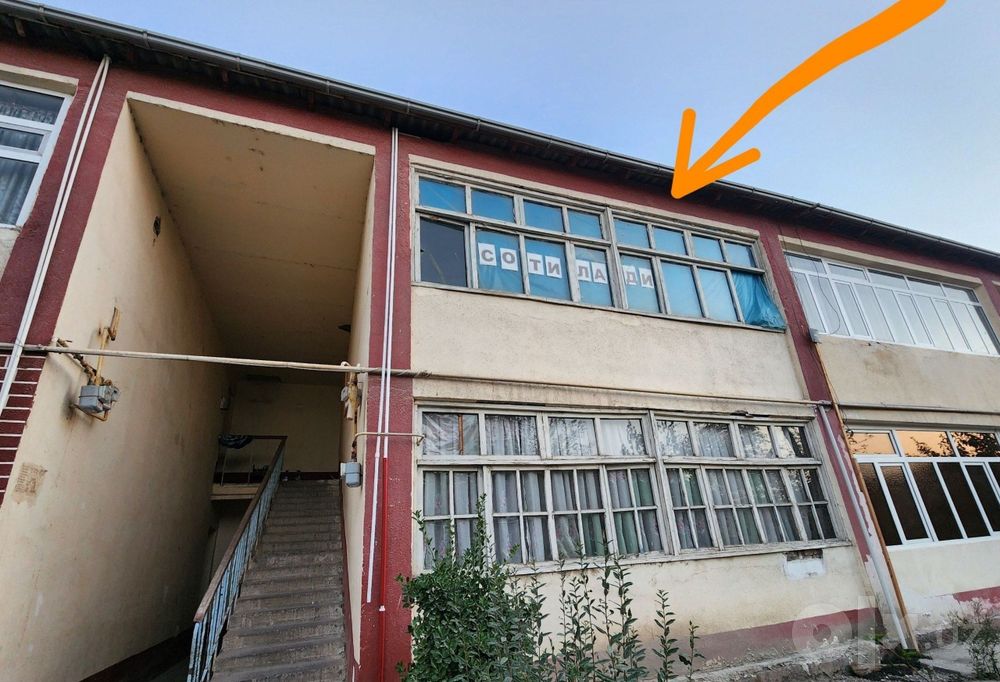 2 xonali kvartira sotiladi