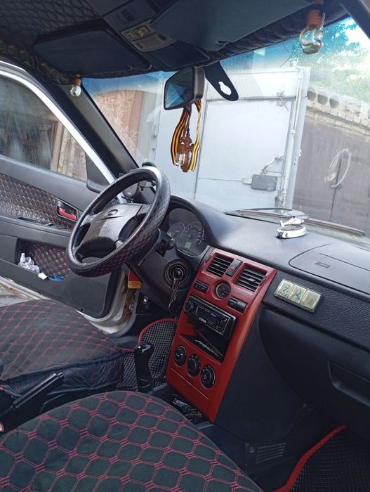 Продам приору седан