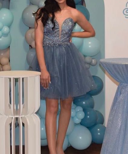 Къса абитуриентска рокля