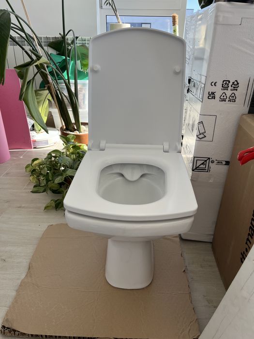 Vas WC Cersanit pe pardoseala