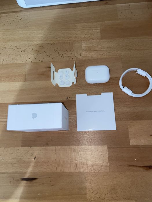 Air pods pro generatia a 2-a