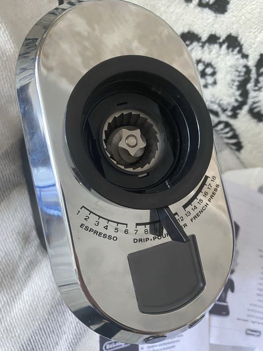 Delonghi КОФЕМОЛКА KG 521.M