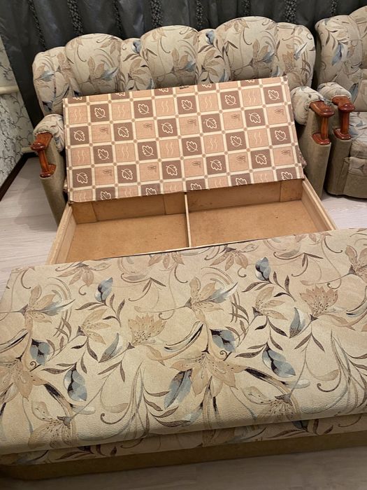 Диван и два кресла