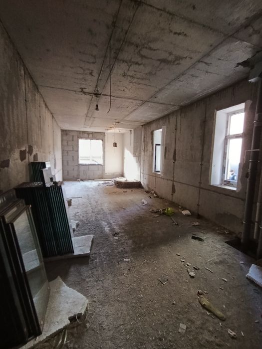 Qora qamish 1/2 da 42 kv 1 etaj 20 etajli dom