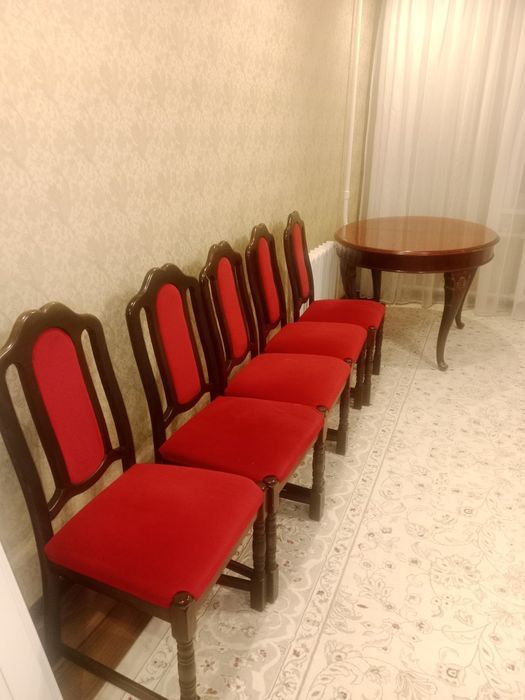 Стол стулья в хорошем состоянии
