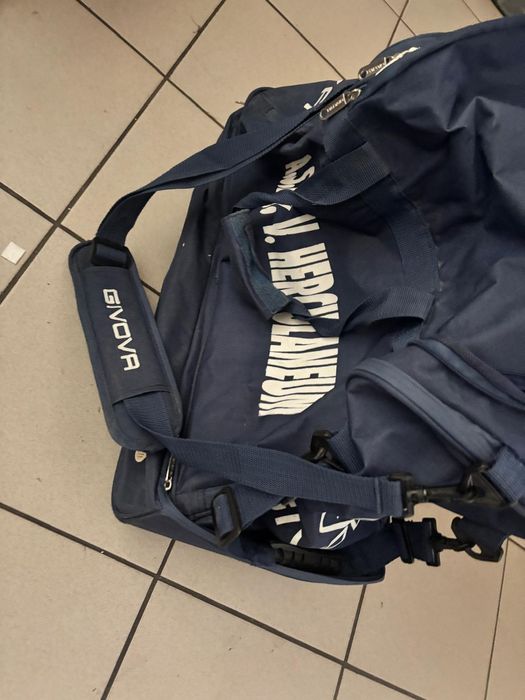 Vind Geanta nou  pentru sport citeste descrierea