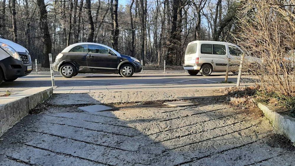 Дава се под наем Гараж / Паркомясто в София, Център - 18 кв.м за 132.6 € - Снимка #3