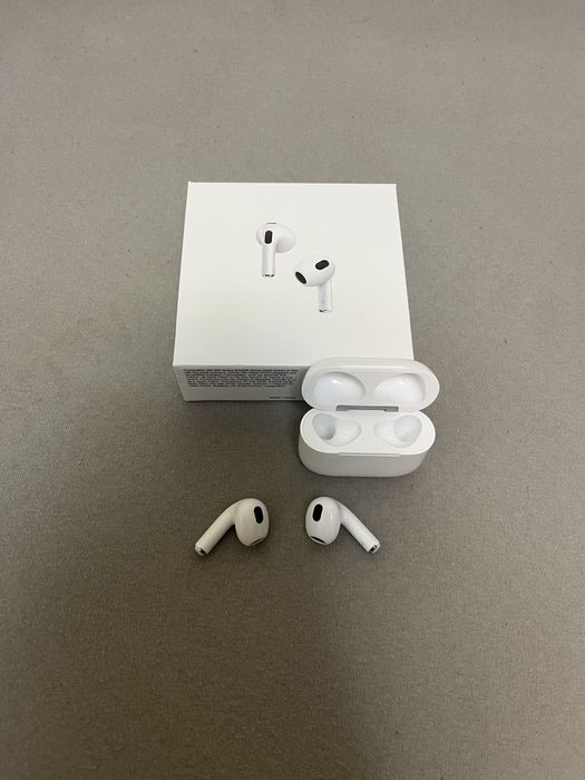 Apple AirPods pro 3 with Magsafe Charging Case