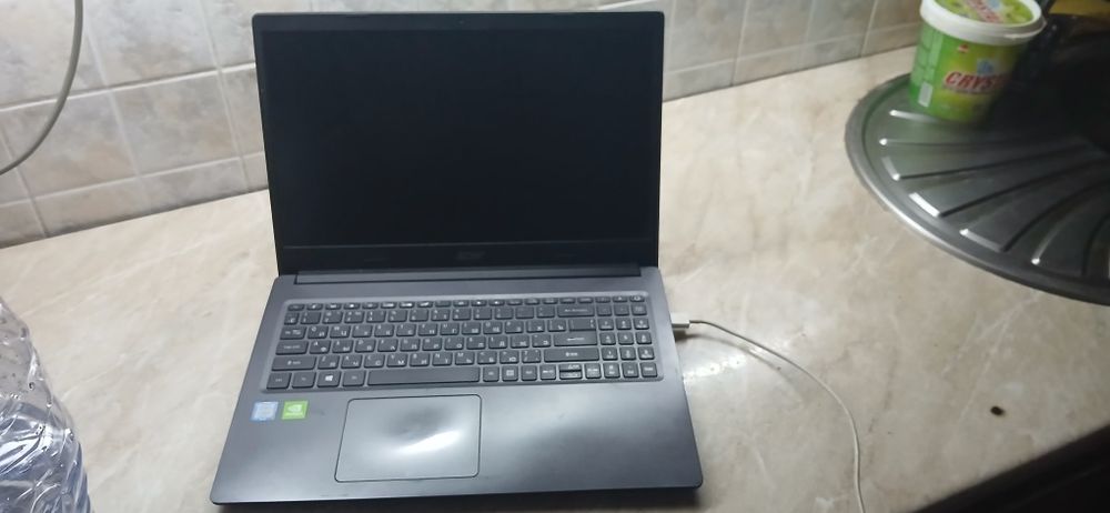 Acer NOUTBUK kompyuter sotiladi.