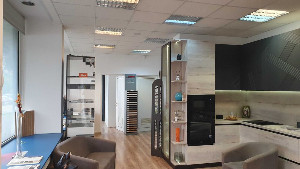 Vand spatiu comercial bd.Alexandru Vlahuta nr.36 vitrina 14m,sau inchirez.