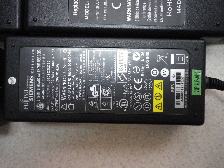 Оригинални захранващи адаптери