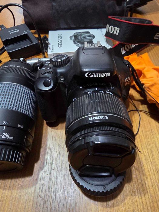 Фотоапарат Canon EOS 550D с 2 обектива.