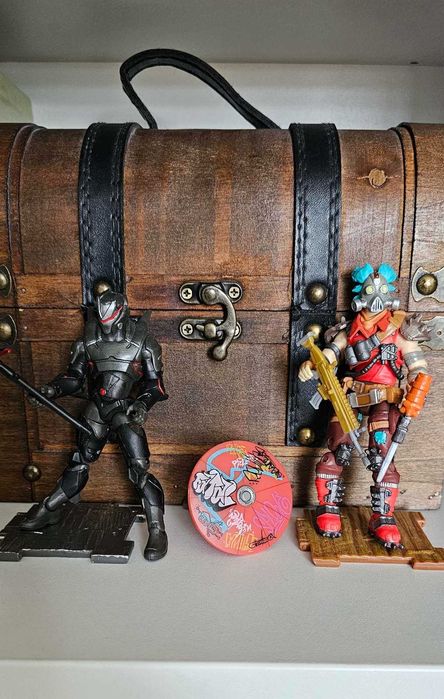 Фигурки/скинове Fortnite Ruckus и Omega, чука на Tor