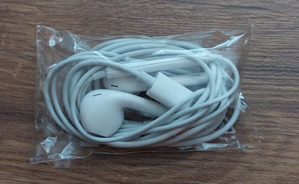 Оригинални аксесоари за IPhone