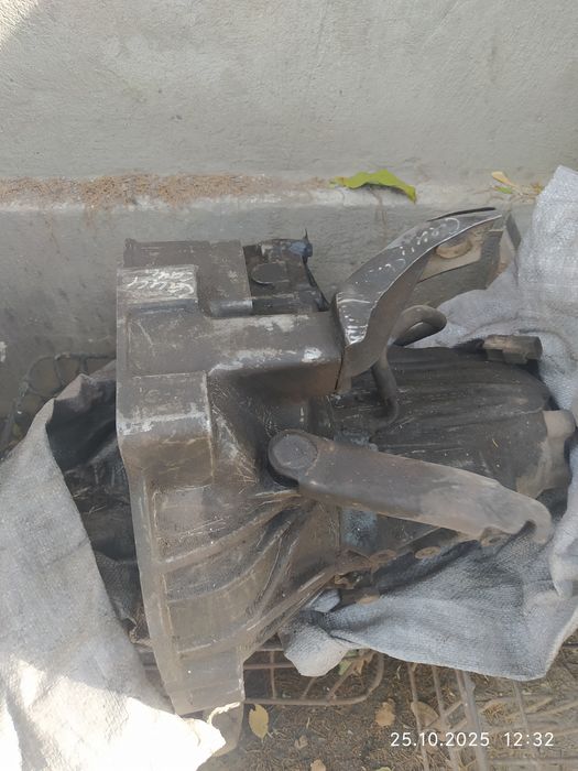 Каропка передача Ниссан сани