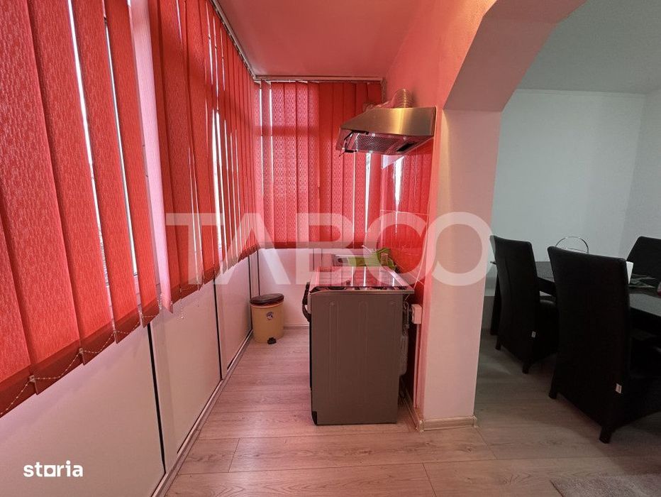 Apartament decomandat 3 camere 2 bai 68 mpu etaj 3 Calimanesti Valcea