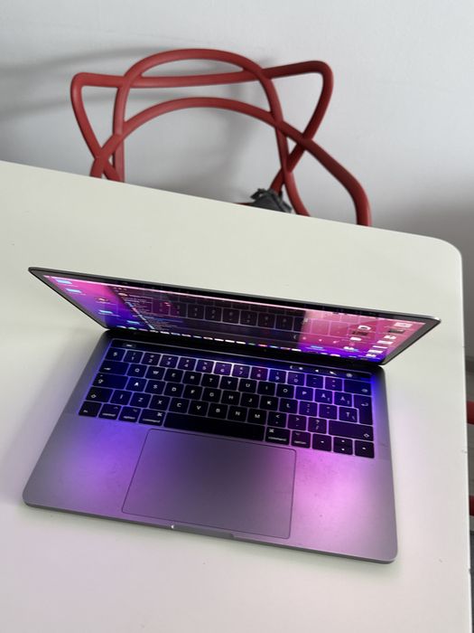 MacBook Pro 13  2017 | i5 3.1GHz | 8GB RAM | 256GB SSD | 4 Thunderbolt