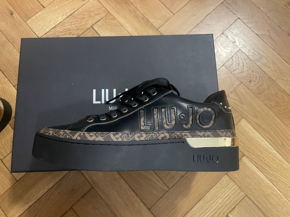 Продавам нови маратонки Liu Jo