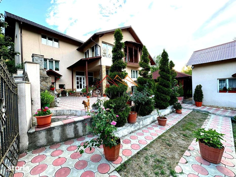 Casa 4 camere, anexe, recent renovata, foisor, teren 781mp, Izvoru, DB