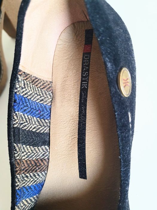 Pantofi negri, din piele intoarsa, cu platforma