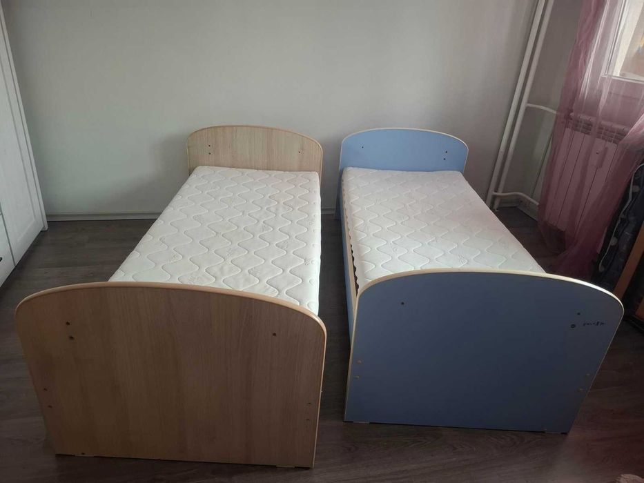 Трансформиращи бебешки легла в юношеско легло и детско бюро