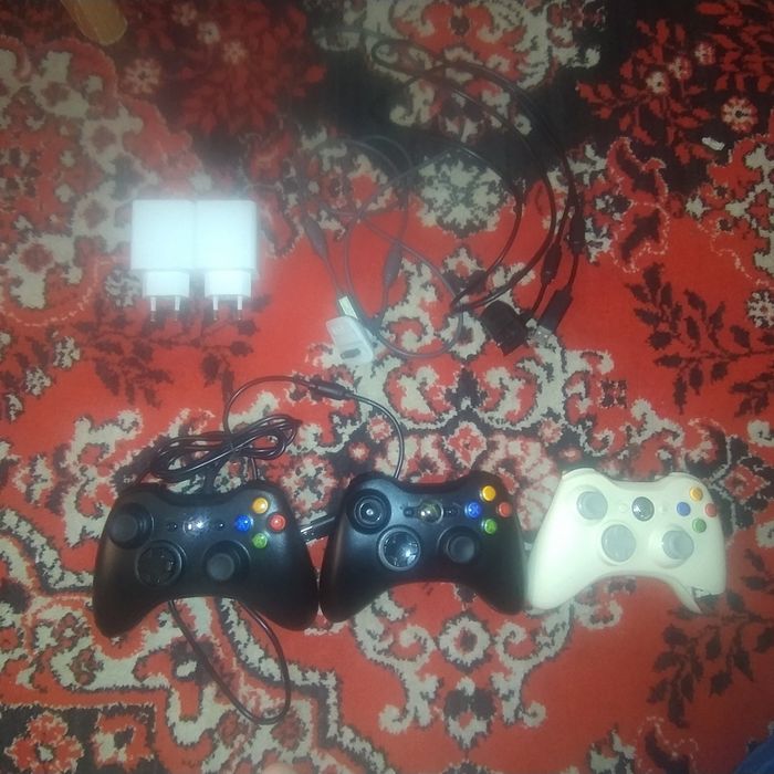 Срочно продам Xbox 360 (LT 3.0)

Отличная при