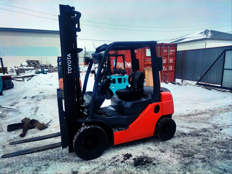 Продам вилочный погрузчик. Кара