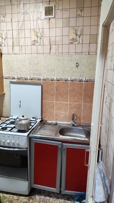 Бобура 1/4/4 галери, без ремонта, 32м2