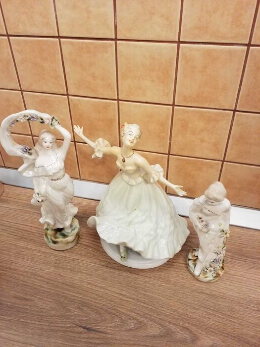 Bibelouri/figurine porțelan.