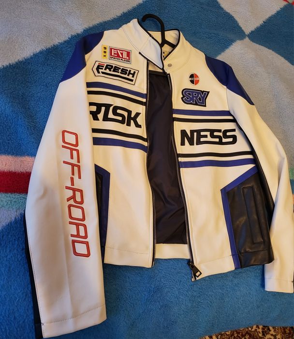 Vând geaca Berska de femei