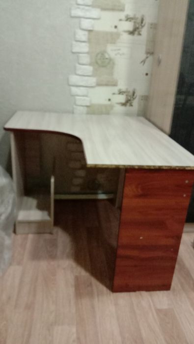 Продам  стол и полку