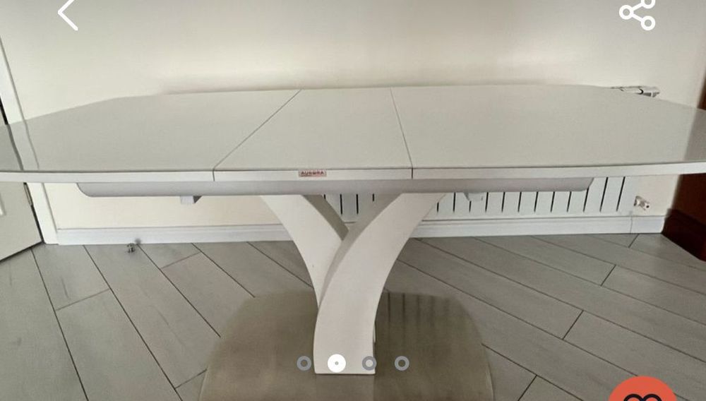 Мебель разная в хорошем и люстра