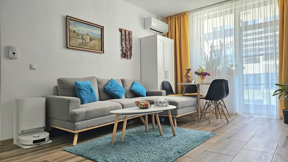 Vand apartament cu 3 camere + loc de parcare