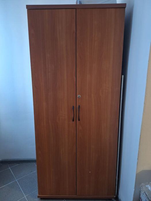 Шкаф,столы,шкаф столы