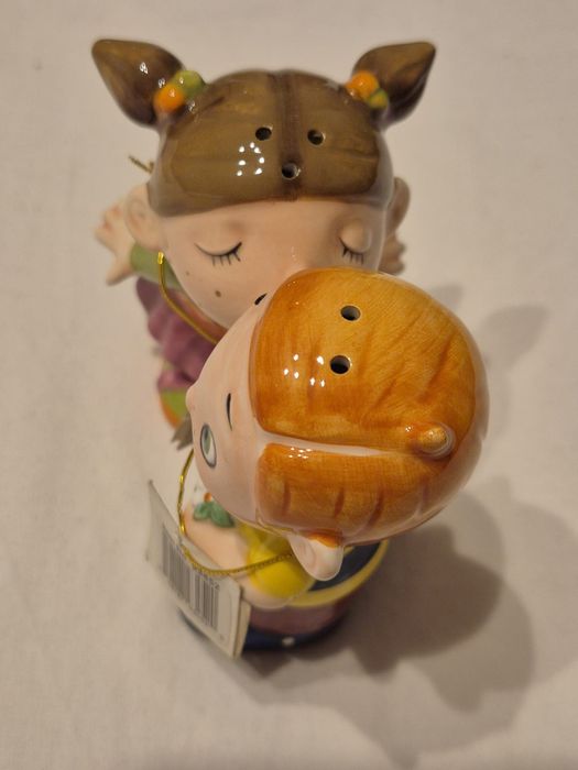 Set solniță & piperniță ceramică „Kissing Kids” – Westland Giftware | Decor romantic | Nou