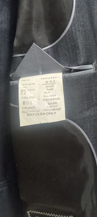 Костюм сатылады. Продаётся костюм.