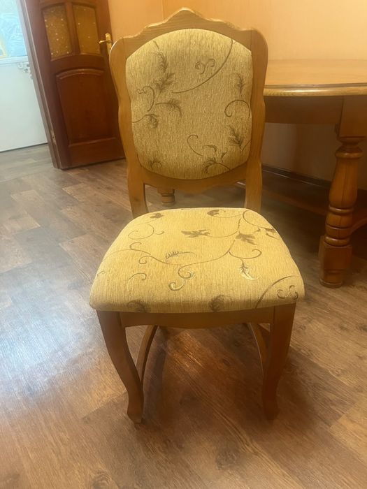 Продам стол и стулья