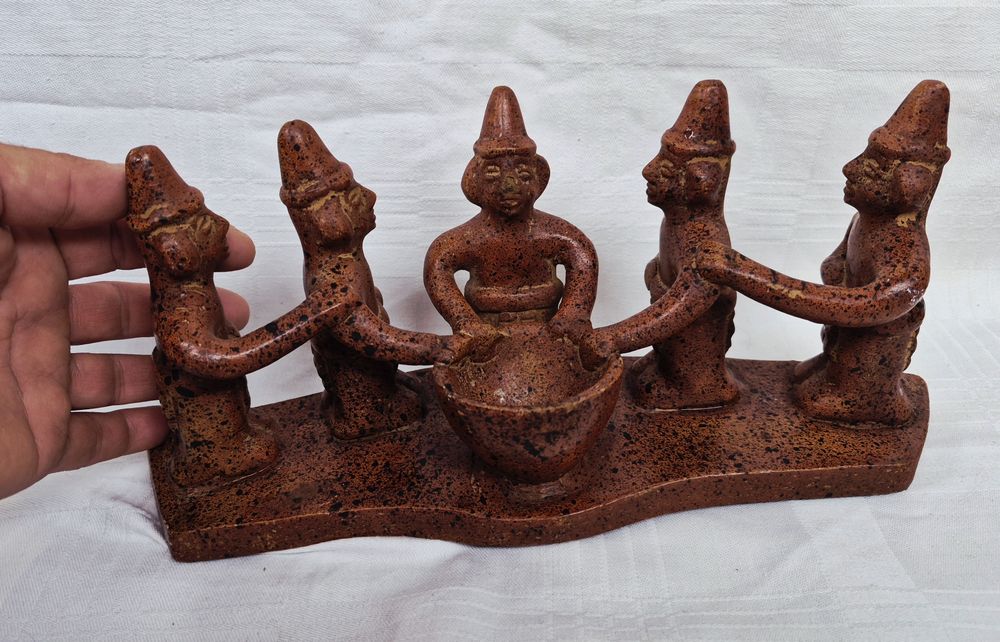 Figurină veche Cercul de Prieteni Tarahumara din lut roșu 30cm, handmade.