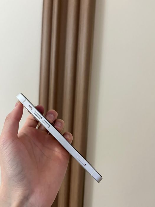 Продам iPhone 12