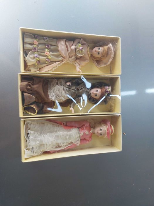 Vand papusi si obiect bisericesc papusi 50 lei buc obiect bis. 100