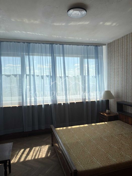 Просторен апартамент с 3 спални до парк Дружба