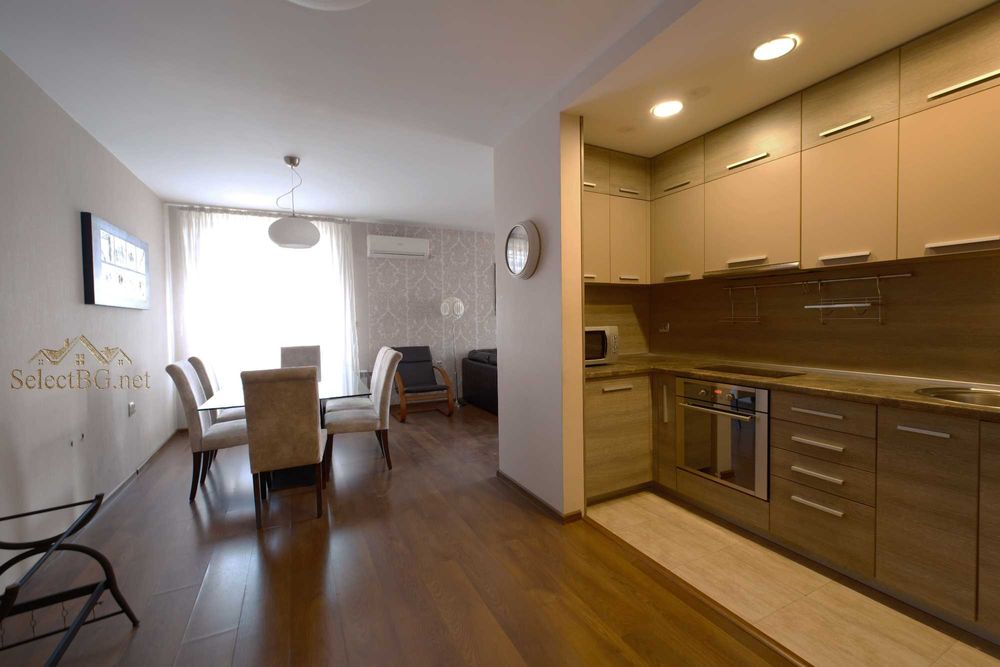 Тристаен панорамен апартамент в центъра на Велико Търново