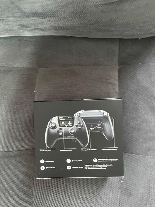 Гейминг Контролер Manba 1, Геймърски Контролер с RGB осветление и станция за зареждане - Чисто Нов