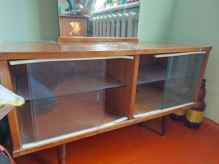 Трюмо с зеркалом