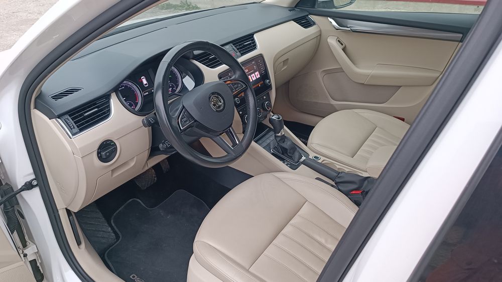 Skoda Octavia 1.6TDI DSG/LED/Печка