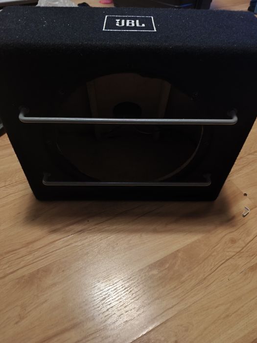 Vând incinta subwoofer/cutie subwoofer